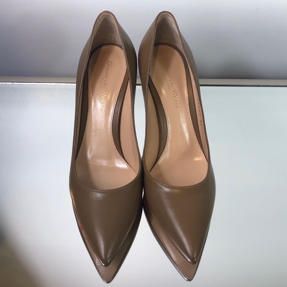 Gianvito Rossi Shoes - Gianvito Rossi Leather Pumps